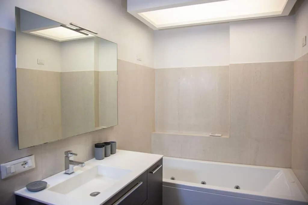 Rome Chic And Elegant Apartment Near Metro Station